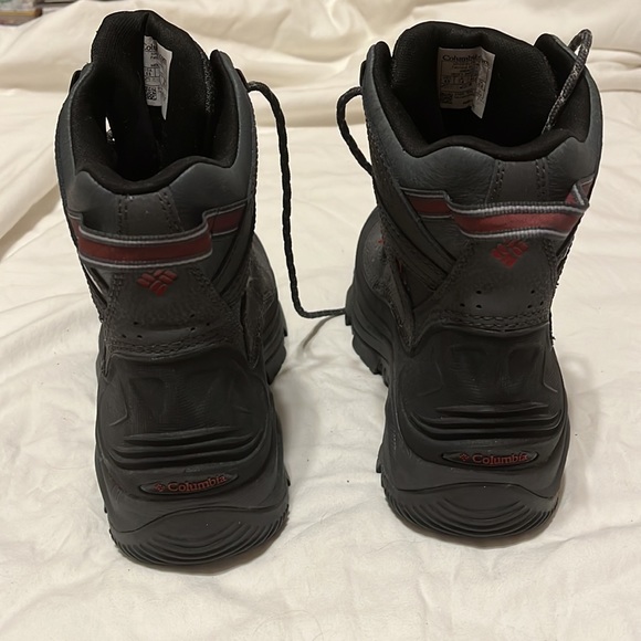 Men’s hiking boots. - Picture 7 of 14